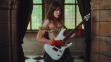 Calva Louise 'La Promesa' music video