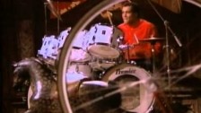 Simple Minds 'Don't You (Forget About Me)' music video
