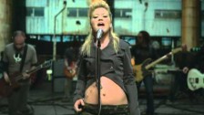 Kelly Clarkson 'Walk Away' music video