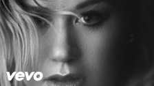 Kelly Clarkson 'Piece by Piece' music video