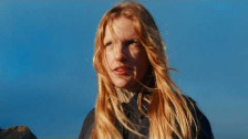 Audrey Hobert 'Phoebe' music video