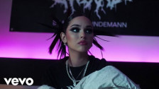 Maggie Lindemann 'Knife Under My Pillow' music video