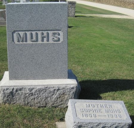 MUHS, FAMILY MONUMENT - Cedar County, Iowa | FAMILY MONUMENT MUHS 