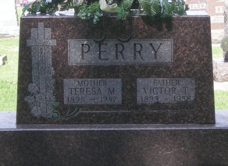 PERRY, VICTOR T - Fayette County, Iowa | VICTOR T PERRY 
