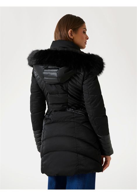 Piumino con cappuccio in pelliccia sintetica GUESS | Giubbini | W4BL61 WGLZ0JBLK