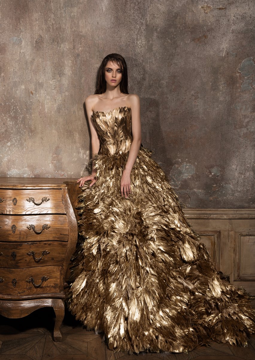 Yotgan holda porno suratlarni tomosha qiling