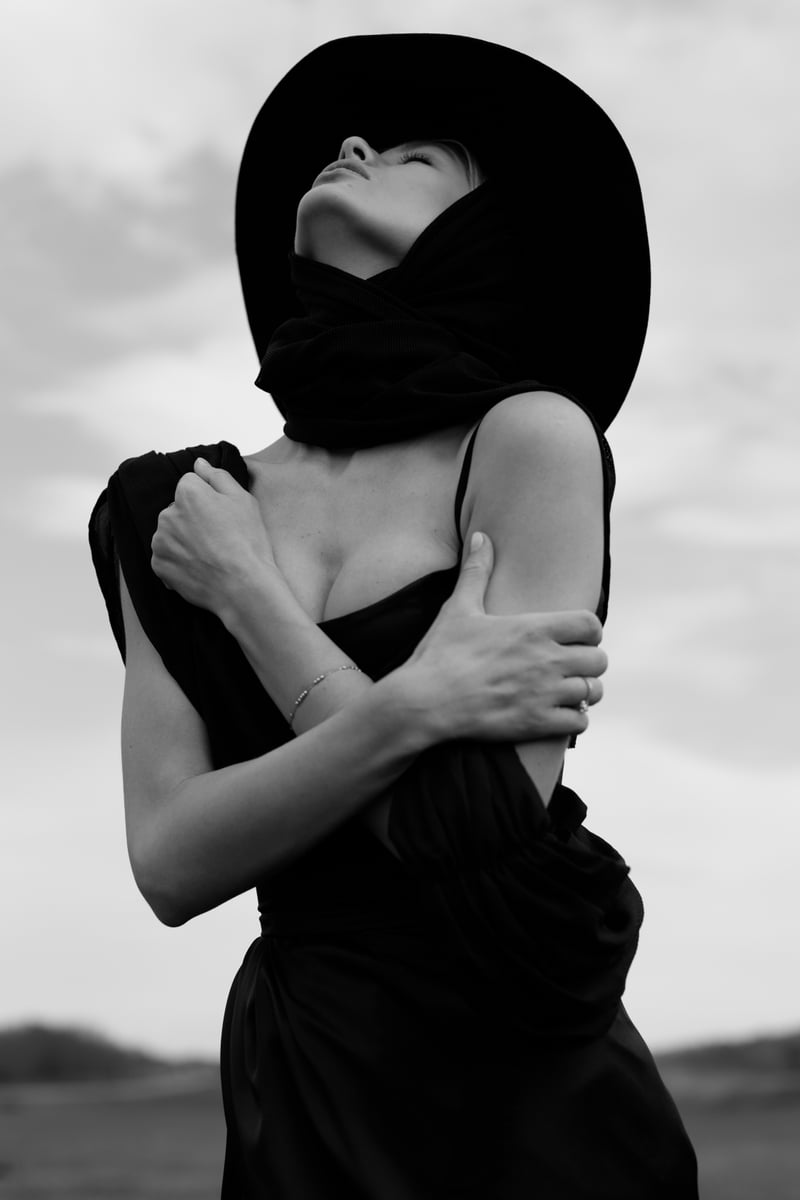 Gozal swinger xotinlar bilan porno Nijniy Serogozida jinsiy aloqa qilish