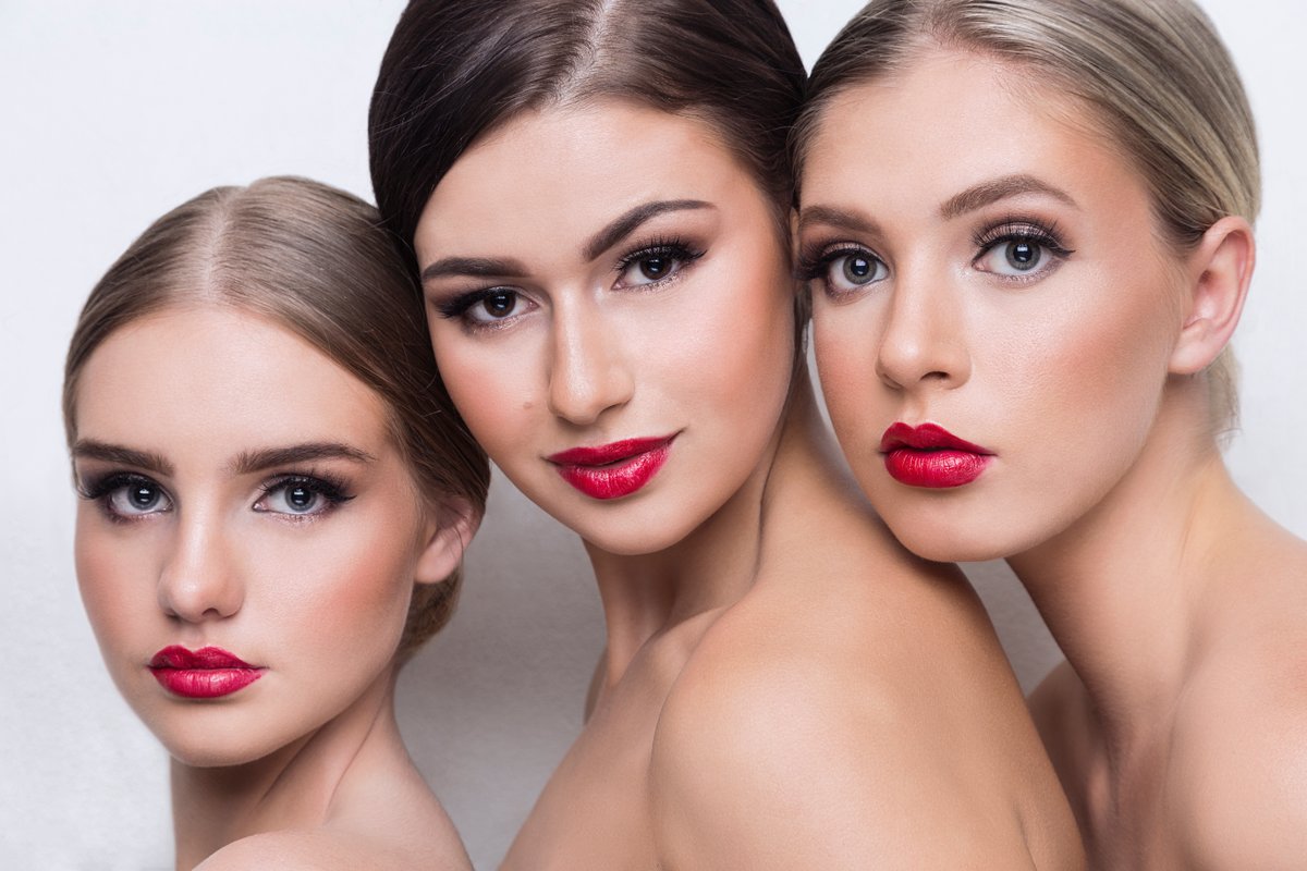 Photo by Cathy Torres, Audrey Boniwell, Tayla Du Preez, Rolein Joubert