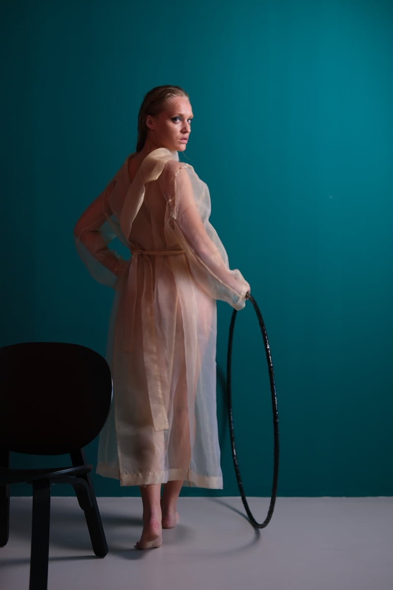 Katta kokraklari bolgan xotinni eri itga oxshatadi.