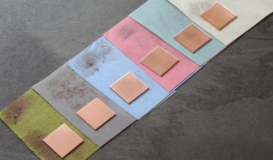 Hand Polishing Your Jewellery With Polishing Papers