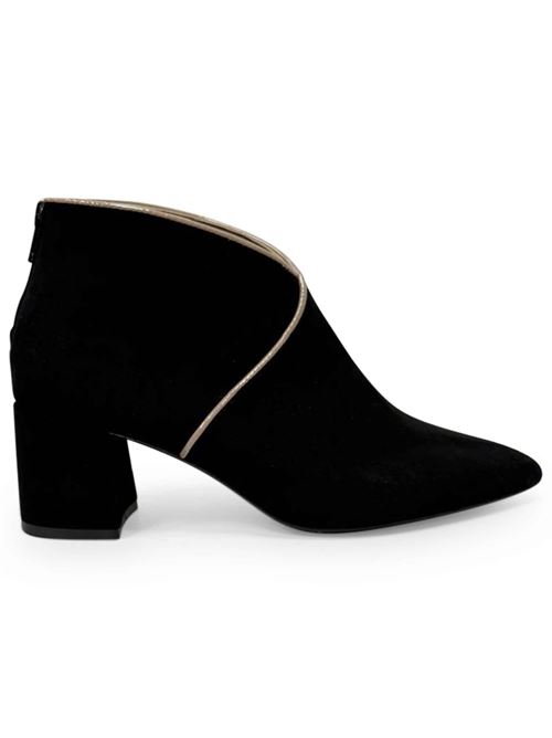 Tronchetto in camoscio nero tacco largo | L'Arianna TR2425/L | Made in Italy L'Arianna | EC2425001