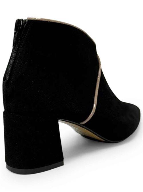 Tronchetto in camoscio nero tacco largo | L'Arianna TR2425/L | Made in Italy L'Arianna | EC2425001