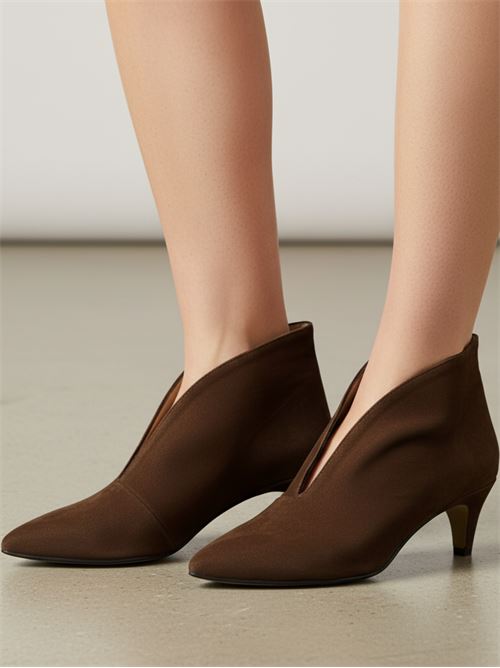 Tronchetto in camoscio sigaro | L'Arianna TR2426 | Made in Italy L'Arianna | EC2426101S