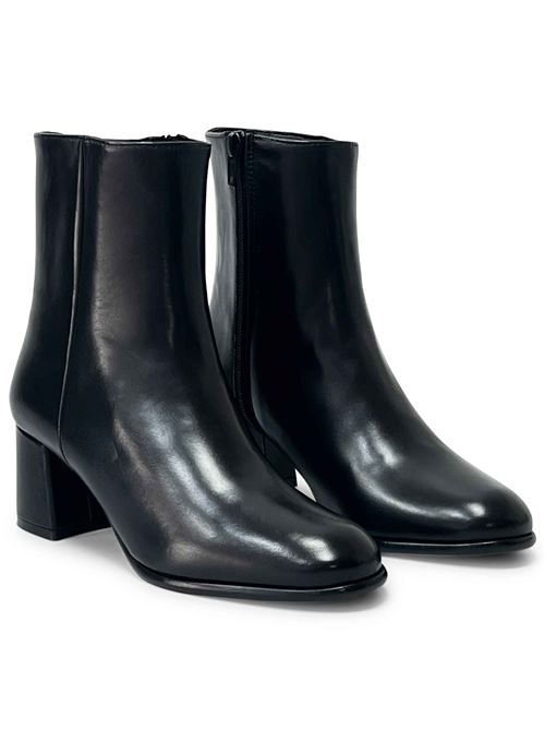 Tronchetto in pelle nera | L'Arianna TR2435 | Made in Italy L'Arianna | EC2435001