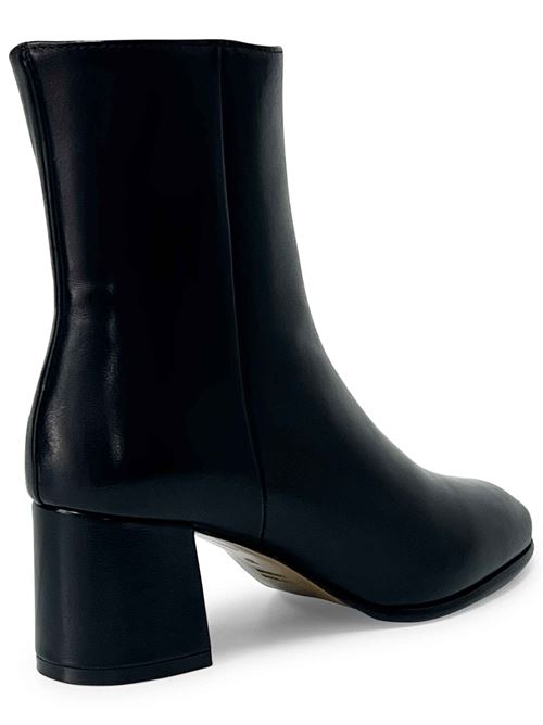 Tronchetto in pelle nera | L'Arianna TR2435 | Made in Italy L'Arianna | EC2435001