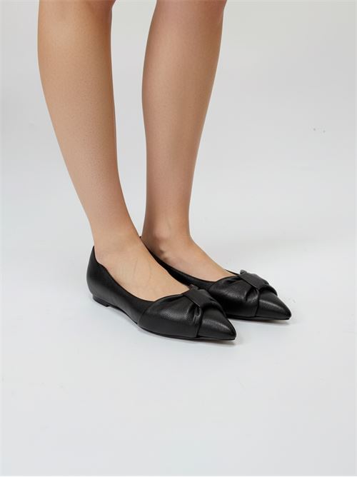 Ballerina in pelle nera con fiocco | L'Arianna BL2596 | Made in Italy L'Arianna | EC2596001