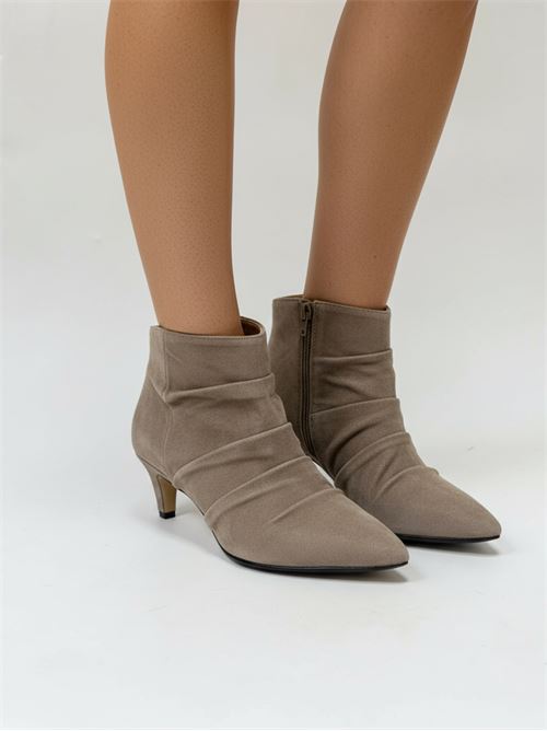 Tronchetto in camoscio grigio effetto plissé | L'Arianna TR2603 | Made in Italy L'Arianna | EC2603023