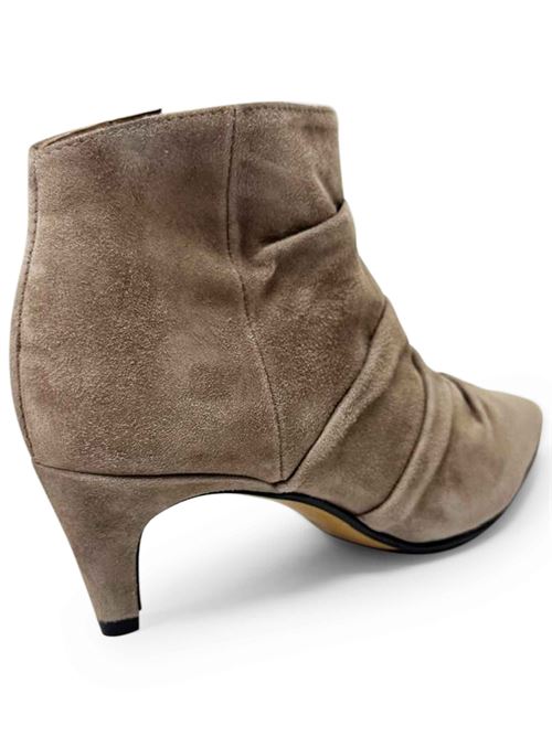 Tronchetto in camoscio grigio effetto plissé | L'Arianna TR2603 | Made in Italy L'Arianna | EC2603023