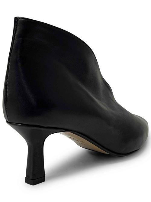 Tronchetto in pelle nera | L'Arianna TR8006/RT | Made in Italy L'Arianna | EC8006/RT001