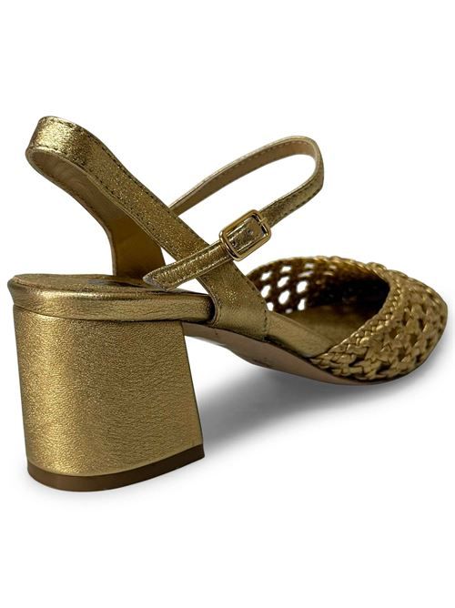 Décolleté con cinturino intreccio oro | L'Arianna CH2504/L | Made in Italy L'Arianna | EC2520/LORO602