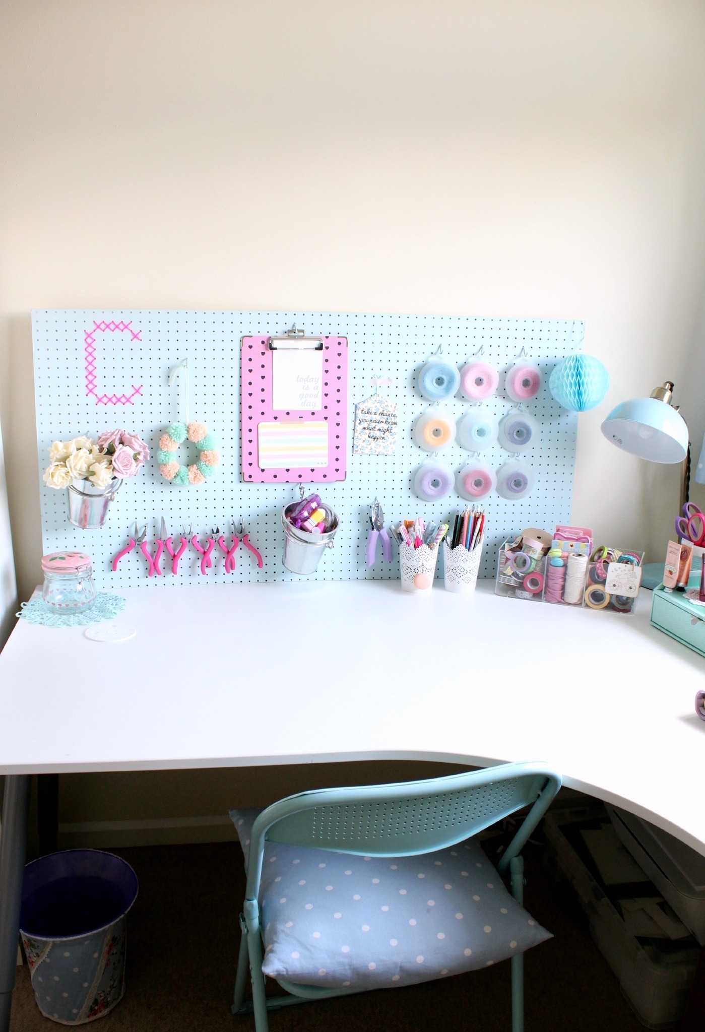 89 2f2014 10 13 094604 claireabellemakes craft studio desk space