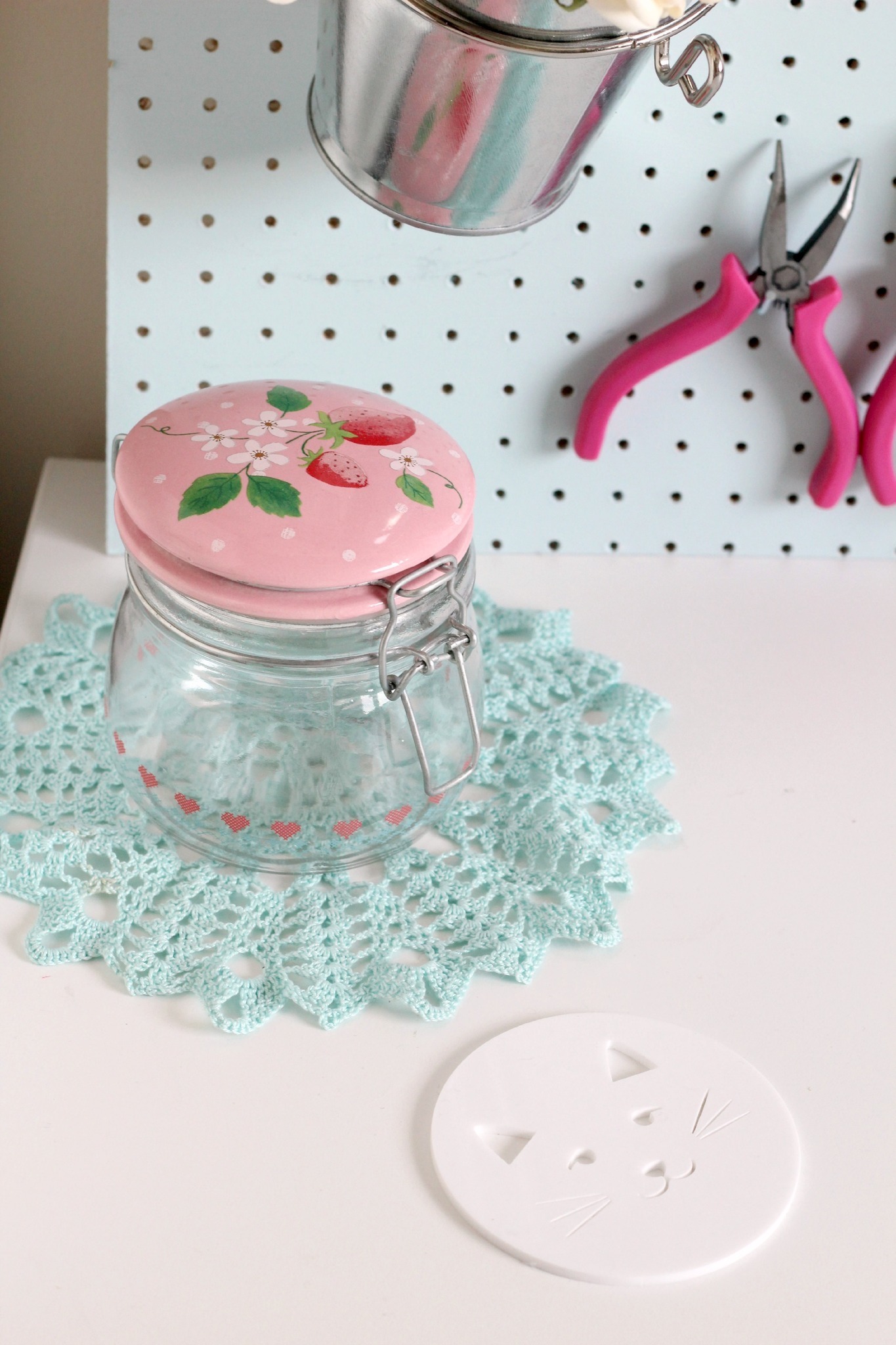 89 2f2014 10 13 095541 craft room decor claireabellemakes