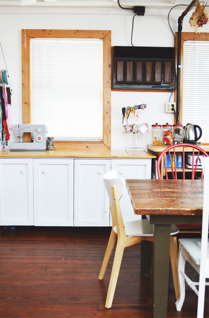 108 2f2015 02 05 120350 table and sewing machine