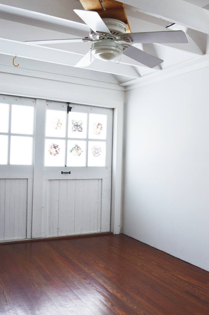 108 2f2015 02 05 120629 white space with window and snowflakes