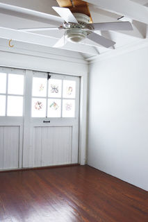 Height 320 108 2f2015 02 05 120629 white space with window and snowflakes