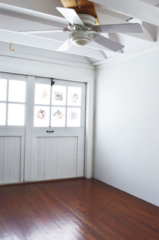 Height 480 108 2f2015 02 05 120629 white space with window and snowflakes