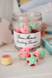 Height 320 2014 04 11 161642 crochet 2bstrawberries 2bin 2bbonne 2bmaman 2bjar