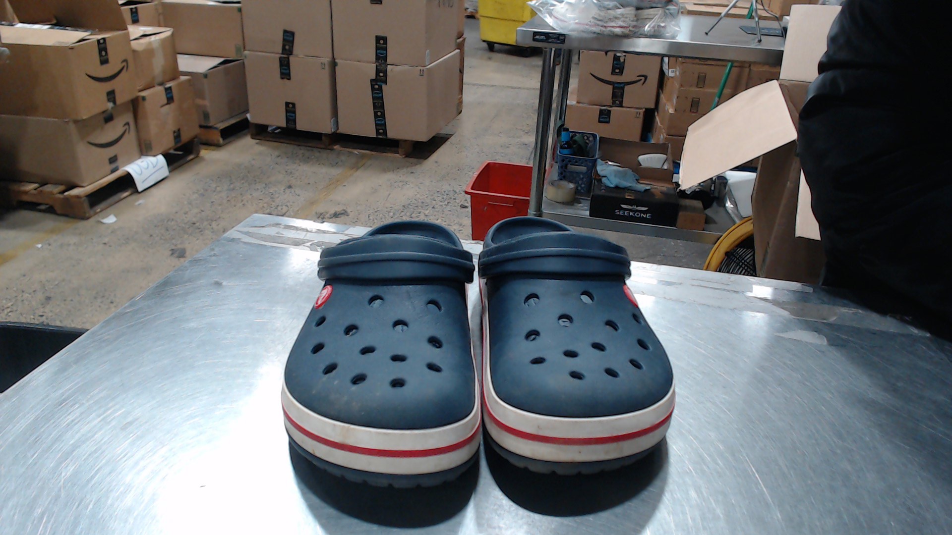 MENS 8 WOMENS 10  Crocs Classic Crocband Slip on Clogs Navy Blue White 11016-410 Crocs Classic Slip On Clog Navy Blue Unisex Men main image 3