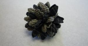 Small Dahlia Men's Lapel Pin