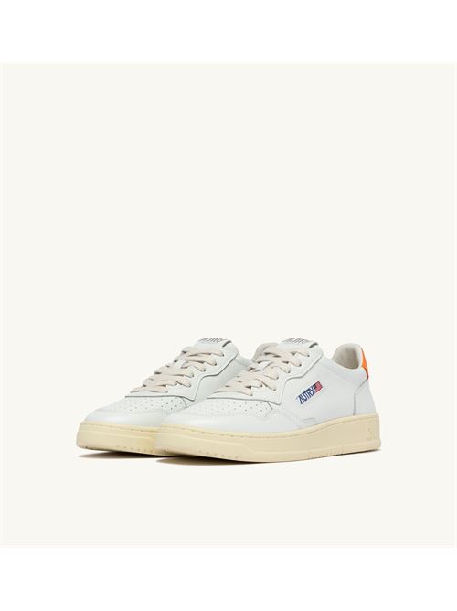 sneakers medalist low in pelle bianca e arancione Autry | AULM LL26LL26