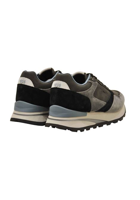 Sneakers Mars Grigie in Pelle Scamosciata con Dettagli a Contrasto BLAUER | Scarpa | MARS03/NUSDKG/BLK