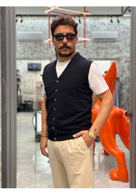 Gilet in maglia nero con scollo a V e chiusura frontale a bottoni MARK-UP | Gilet | MK20013NERO