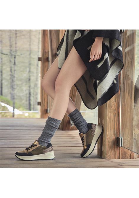 Sneakers con zeppa nero-marrone in scamosciato e velluto con lacci IGI&CO | Scarpa | 6675600NERO/MORO
