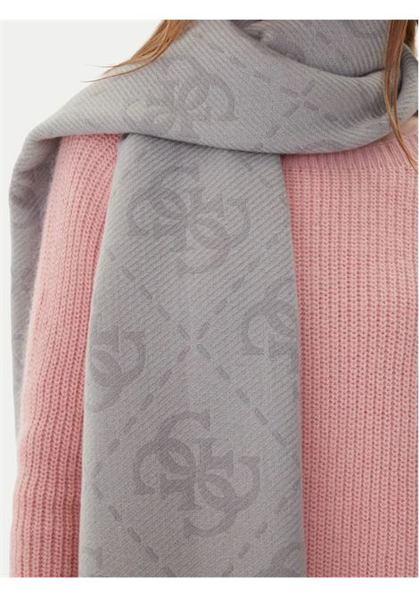 Sciarpa Mogly  grigia con Monogram All-Over e Frange GUESS | Sciarpa | AW5217VIS03GRY
