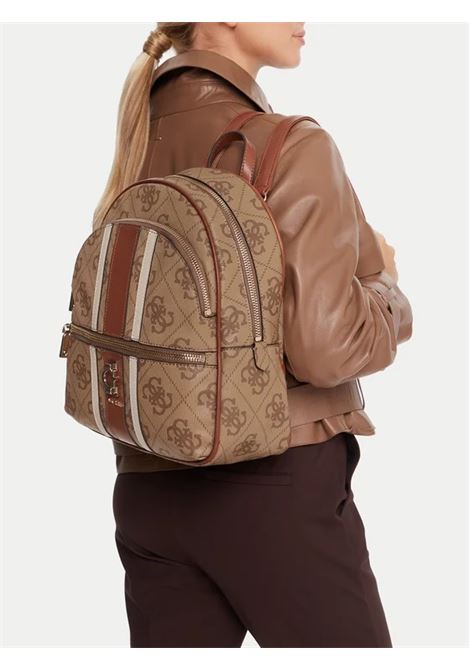 Zaino Erenia 4G marrone chiaro in Similpelle con Logo e Dettagli Oro GUESS | Zaino | HWSO7838330LTL