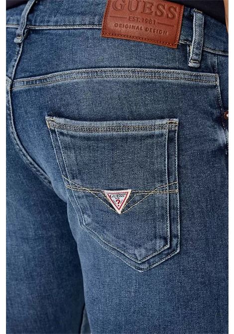 Jeans Uomo Guess Miami in Denim Bi-Stretch Lavaggio Medio GUESS | Jeans | M2YAN1D4Q422CRM