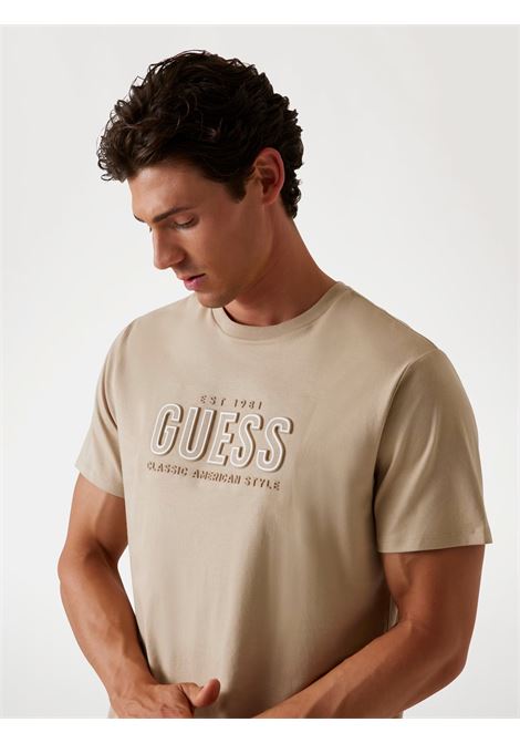 T-shirt Beige con Logo Guess a Sbalzo e Vestibilità Regular GUESS | T-shirt | M5YI44KBW41F10M