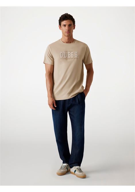 T-shirt Beige con Logo Guess a Sbalzo e Vestibilità Regular GUESS | T-shirt | M5YI44KBW41F10M