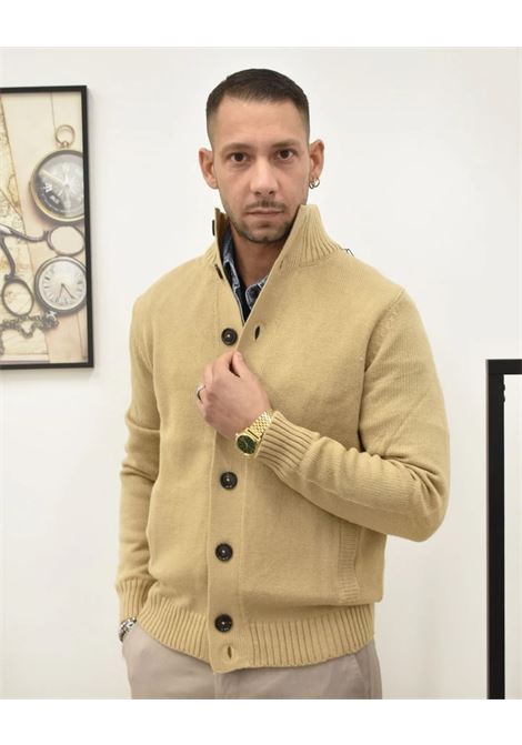 Cardigan da uomo cammello con bottoni in maglia finezza 7 Markup MARK-UP | Cardigan | MK9900044CAMMELLO