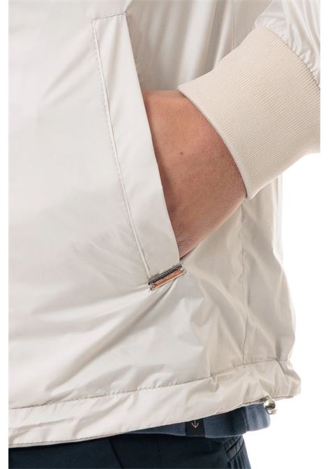 Giubbino con cappuccio in tessuto nylon goffrato beige MARK-UP | Giubbino | MK894014GESSO