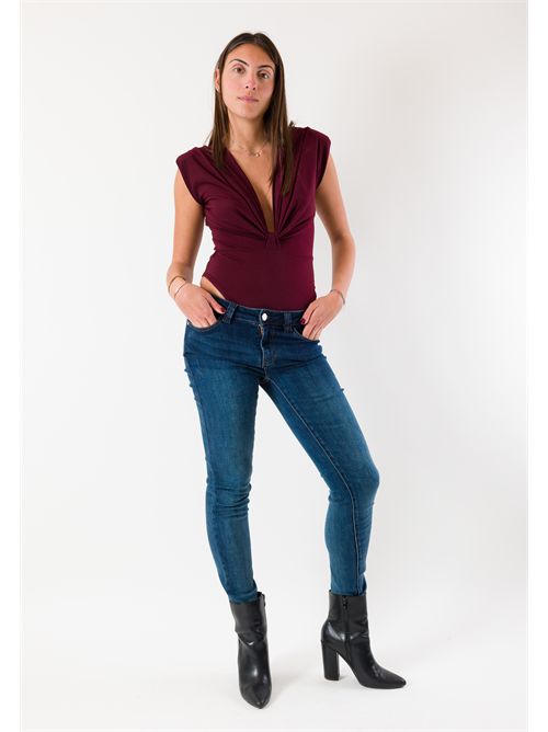 Body elegante drappeggiato nodo spalline MR5042 KONTATTO | MR5042FBORDEAUX