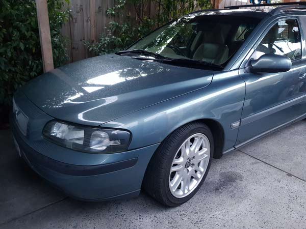 Pretty 2001 V70 T5 in Mistral Green Pearl