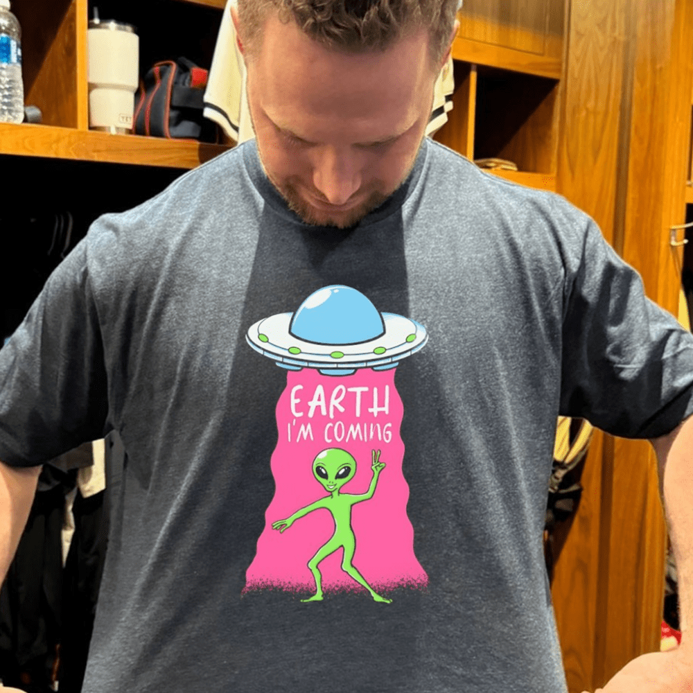 Alien Earth I'm Coming Meme T-Shirt Best Gifts For Boyfriend