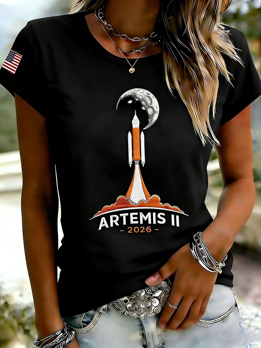Artemis II Space Enthusiast 2026 T-Shirt NASA Moon Mission 2026 Clothes Cool Gift For Mother