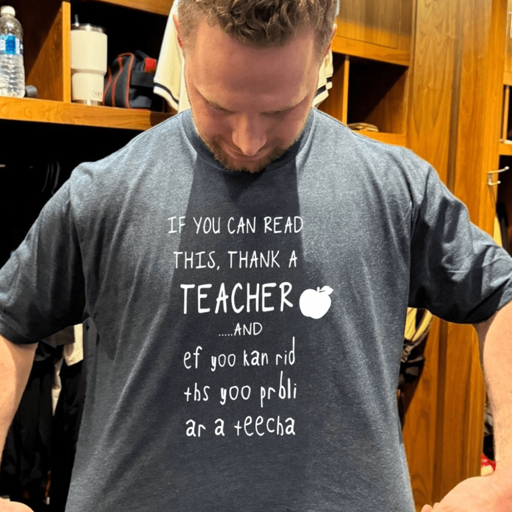 If You Can Read This Thank A Teacher And Apple Shirt Awesome Birthday Gift Ideas