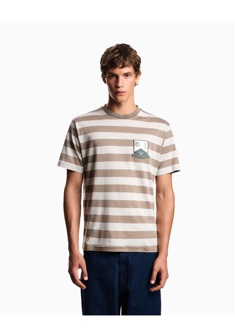 T-shirt in jersey di cotone con motivo a righe con patch di collezione sul petto. Emporio Armani | T-shirt | EM004504-AF23154M1088